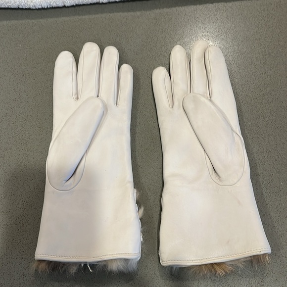 Vintage Leather Gloves - Picture 2 of 5
